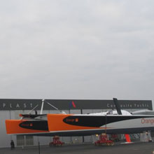 Orange-II-devant-la-toute-nouvelle-unit-de-production-de-Multiplast