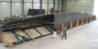 Fermeture de la coque centrale (© Multiplast) Fermeture-de-la-coque-centrale