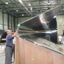 La-coque-centrale-du-maxi-trimaran-Groupama-III-assemble