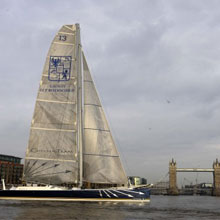 Gitana-13-a-Londres-au-terme-d-une-route-du-the-victorieuse