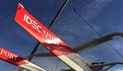 Mise à l'eau d'Idec Sport Chantier Multiplast Mise a l eau Idec Multiplast