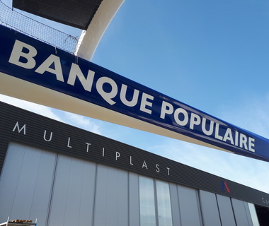 Arrivée de banque Populaire de banque populaire après le chavirage Banque populaire multiplast